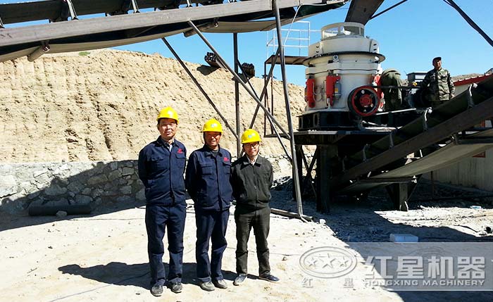 制砂機(jī)廠家生產(chǎn)出來的圓錐破碎機(jī) 制砂機(jī)廠家生產(chǎn)出來的圓錐破碎機(jī)