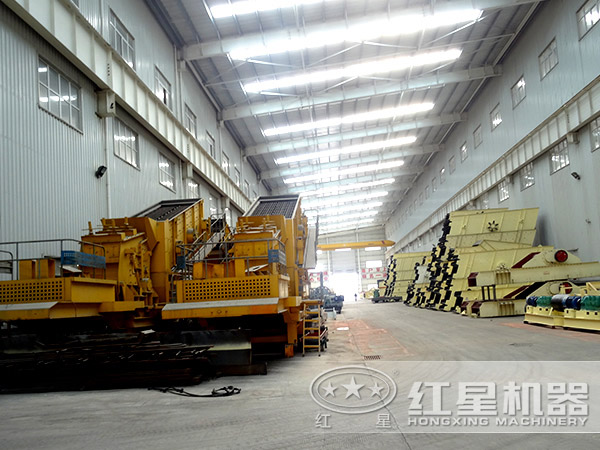 車(chē)載碎石機(jī)廠(chǎng)家車(chē)間一角