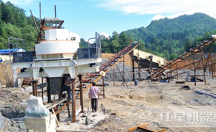 新型環(huán)保制砂機安裝現(xiàn)場 新型環(huán)保制砂機安裝現(xiàn)場