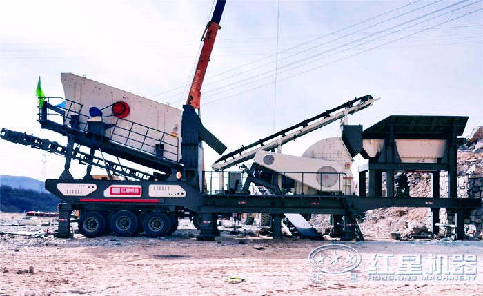 移動(dòng)重錘式制砂機(jī)工作現(xiàn)場實(shí)拍 移動(dòng)重錘式制砂機(jī)工作現(xiàn)場實(shí)拍