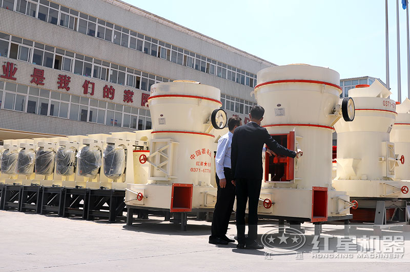 客戶前來(lái)廠區(qū)進(jìn)行參觀考察 客戶前來(lái)廠區(qū)進(jìn)行參觀考察