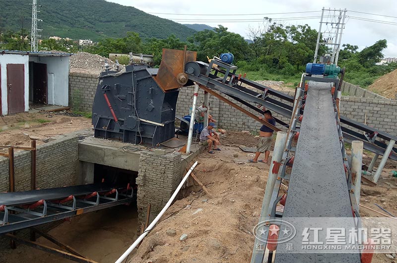 大理石邊角料破碎加工現(xiàn)場(chǎng) 大理石邊角料破碎加工現(xiàn)場(chǎng)