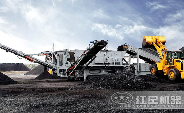 移動石子破碎機(jī)作業(yè)現(xiàn)場 移動石子破碎機(jī)作業(yè)現(xiàn)場